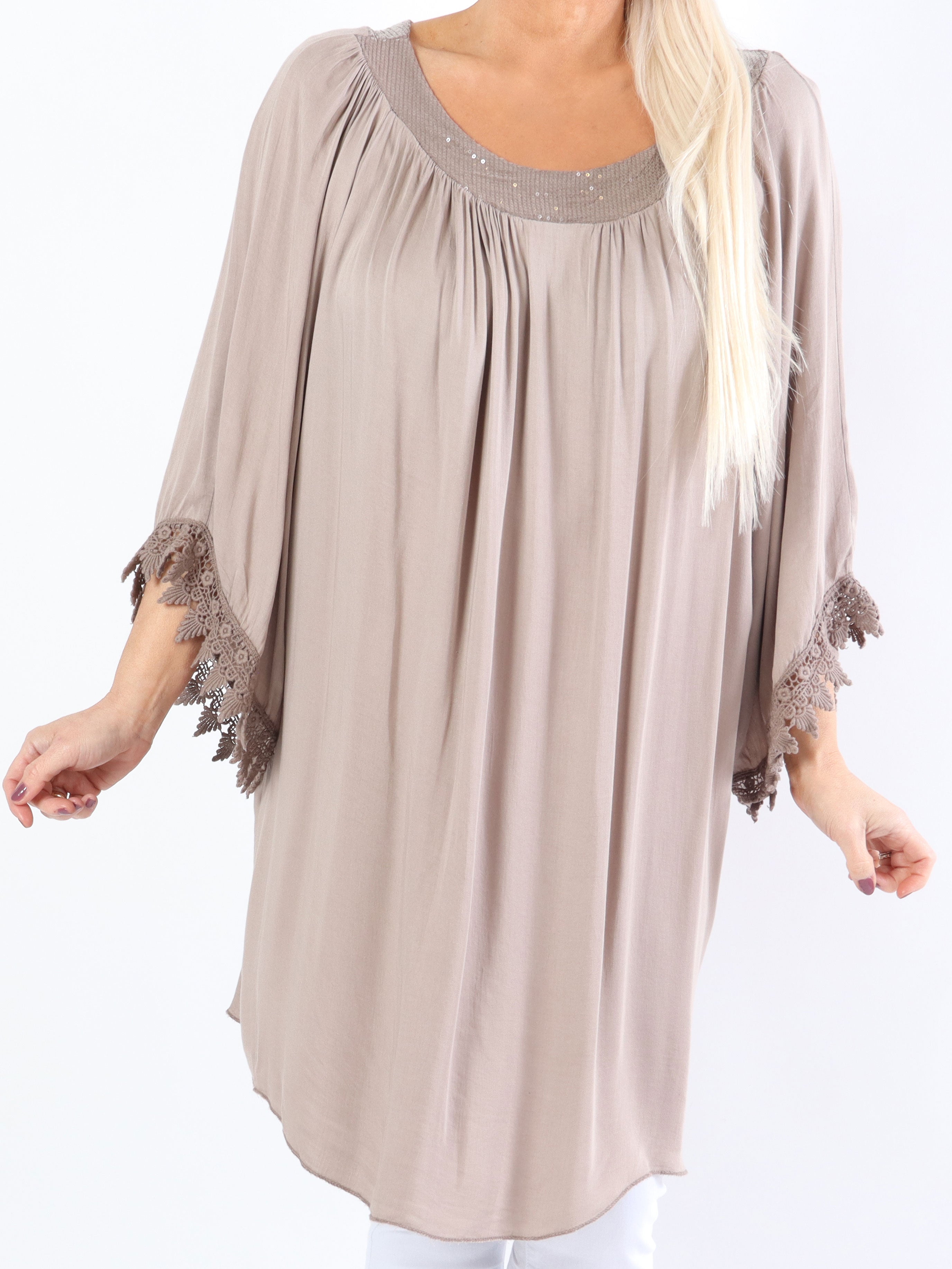 Dolores - Plus size tunikakjole med pailletter og broderinger